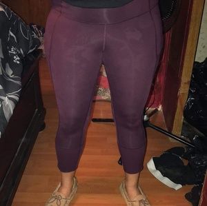 Lululemon Bordanx run allday crops size 8